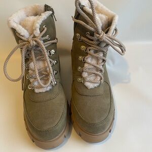 Soda sole Boots. Sherpa lining. Green suede size 7